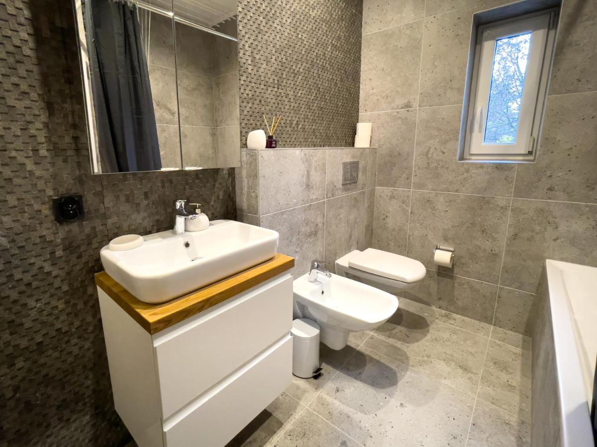 Urban Apartments Premium No 3, Free Private Parking, Self Check-In Chorzów Esterno foto